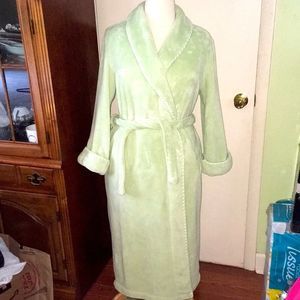 Charter Club. Woman’s, XL, lime green, full length bath robe. Very nice.